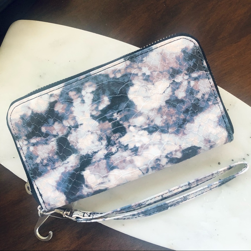 Abstract print wristlet Wallet
